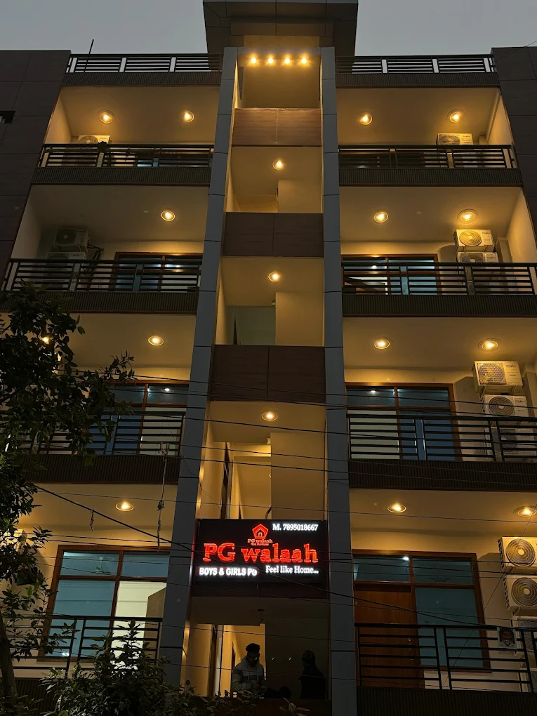 Bright and modern room